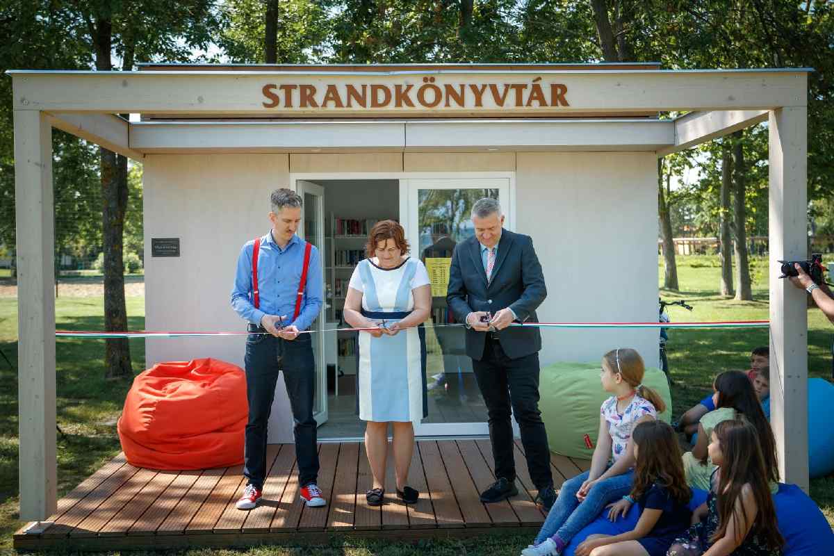 Megnyitó